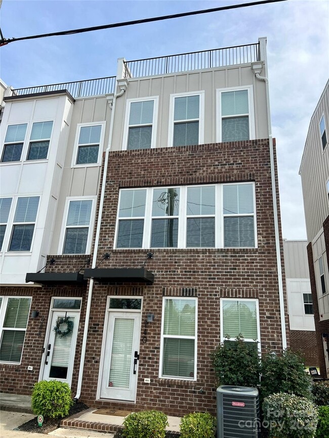 Building Photo - 240 Parkwood Ave Rental