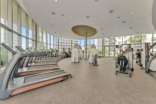 Photo - 700 NE 24th St Unidad 1202