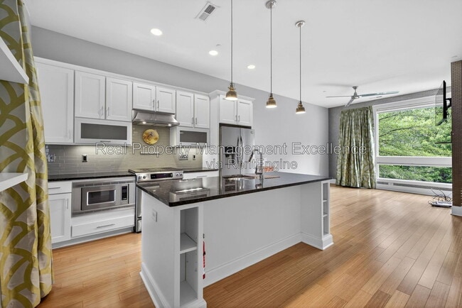 Photo - 515 Hillsborough St
