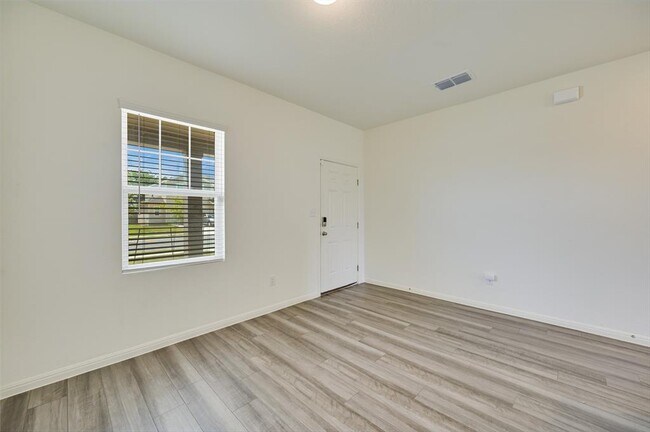 Photo - 268 Wren Ln