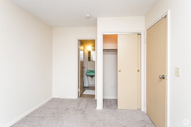 1BR, 1BA - 450 SF