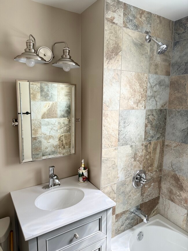 Building Photo - 6726 20th Ave Unit #1 Main House