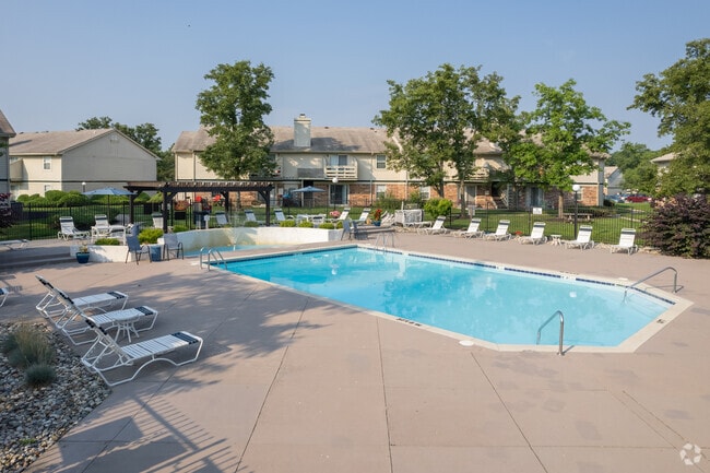 Pool - Wallen Hills Apartments