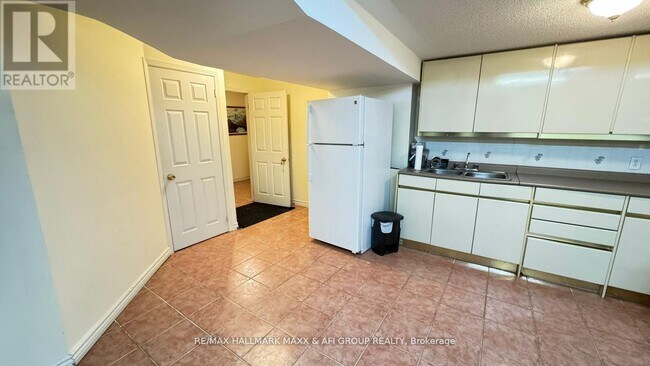 Photo - 316 Valleymede Dr