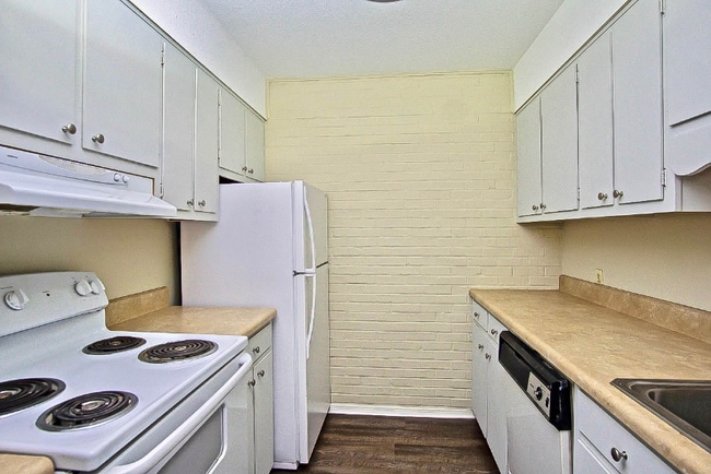 Photo - 240 Harmon Ave Unidad 211