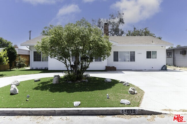 Photo - 11812 Randall St