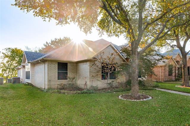 Photo - 305 Parkhurst Ln