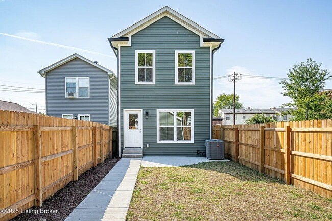 Photo - 935 E Madison St