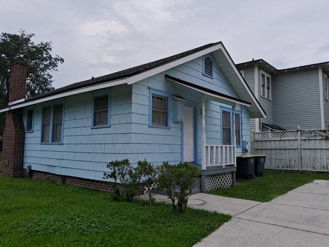 1467 Ingleside Ave