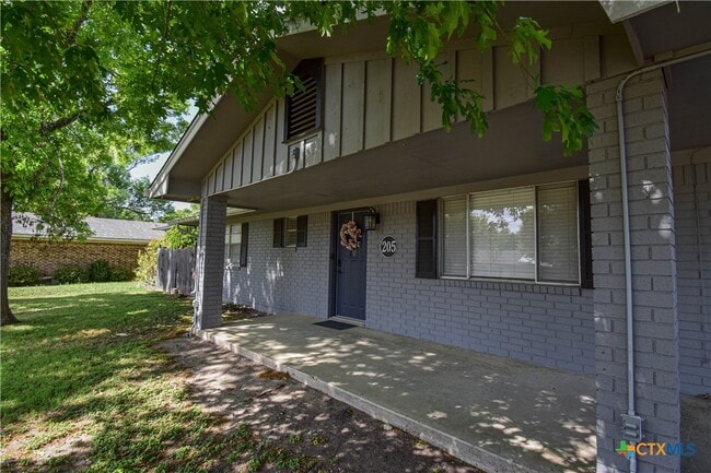 Photo - 205 Tanglewood Rd