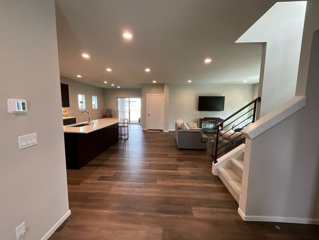 Photo - Stunning Black Diamond home-Ten Trails (Pinewood Plan) - Available Early to Mid June