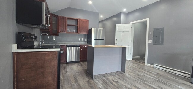 Building Photo - Beautiful 3/4 bedroom, 1 Bath Unit Second Floor - 2 Rental