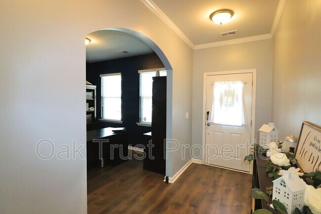 Photo - 230 Sugarberry Ln