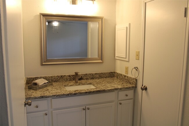 Photo - 819 Walbrook Dr