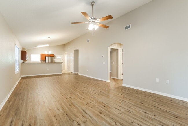 Photo - 961 N St Johns St