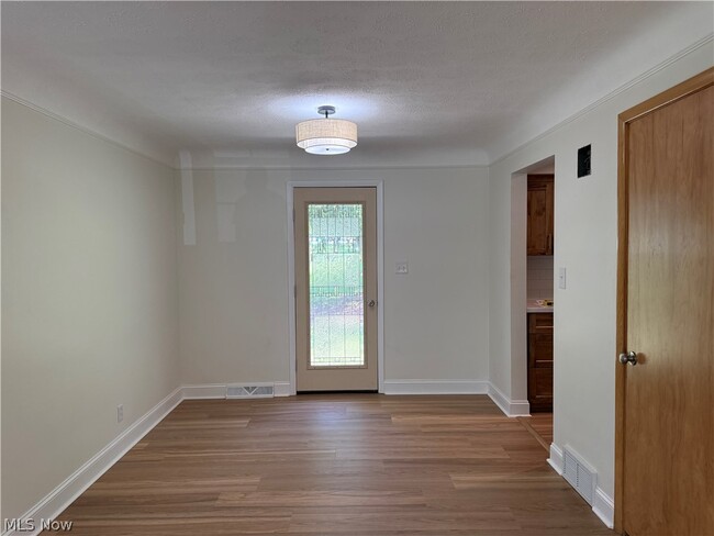 475 Meadowlane Rd