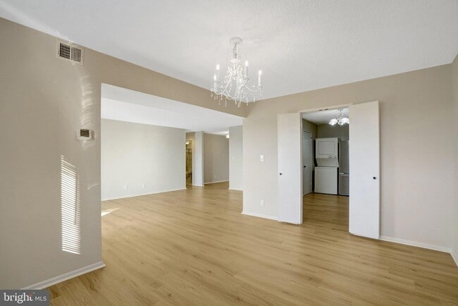 Photo - 5904 Mt Eagle Dr Unidad 812