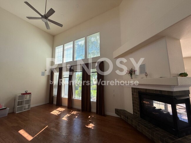 5158 Silver Feather Cir