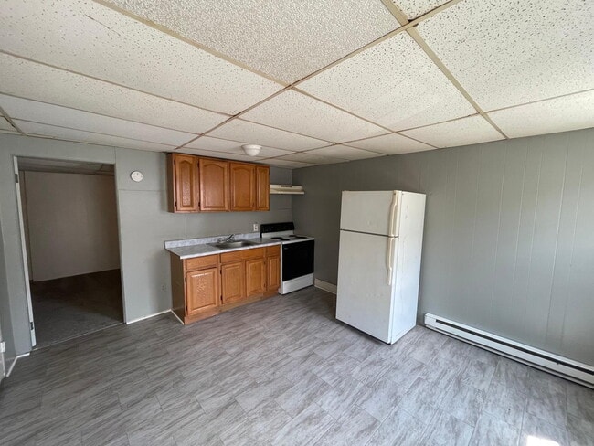 Building Photo - Welcome to this charming one-bedroom, one-... Unit # 1