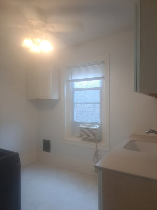 Building Photo - 2140 N Van Pelt St Unit 2