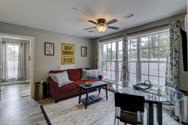 Building Photo - One Bedroom Apartment Available in Downtow... Unit #301