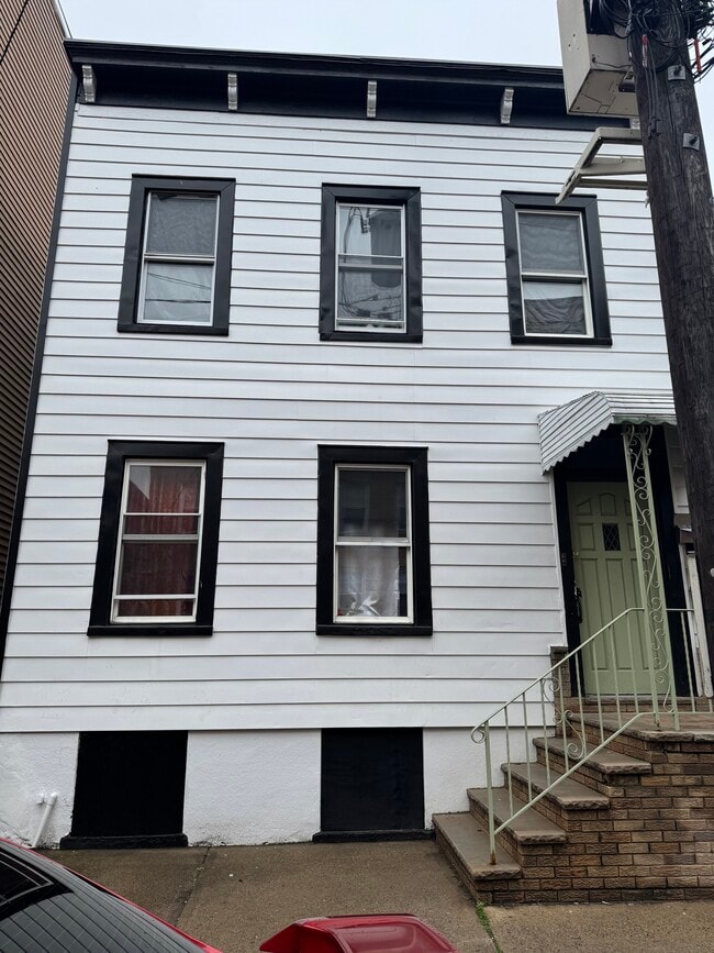 Building Photo - 96 Nichols St Unit #2nd Floor