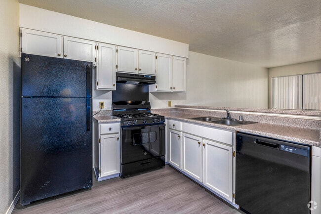 1BR, 1BA - 528SF - Kitchen
