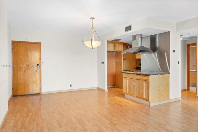 Photo - 3301 NE 5th Ave Unit 720