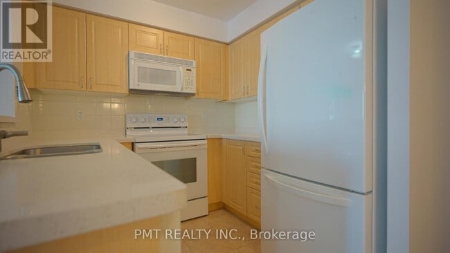 Photo - 9 Michael Power Pl Unité 314