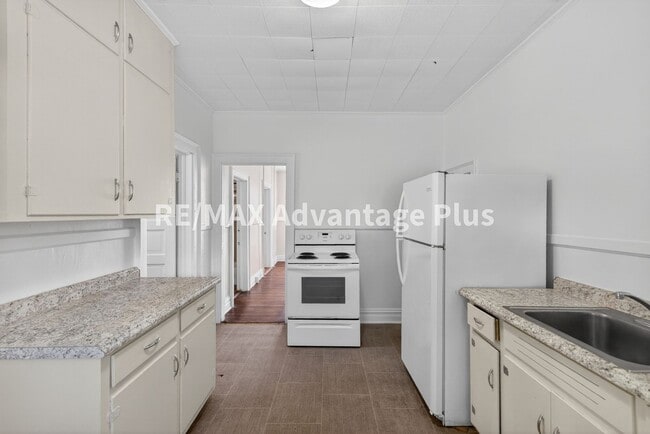 Photo - 106 Grove St Unit B