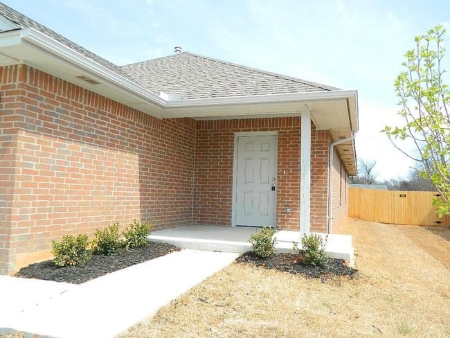 Photo - 206 St Charles Way