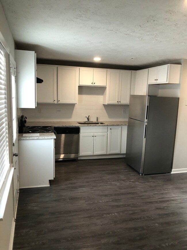 Photo - Creekview Court