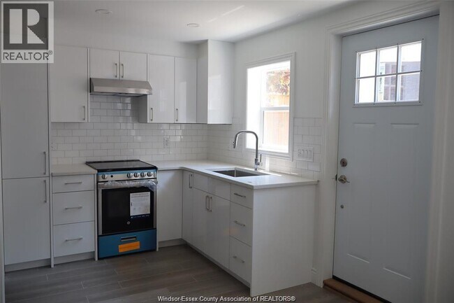 Photo - 1228 Dougall Ave