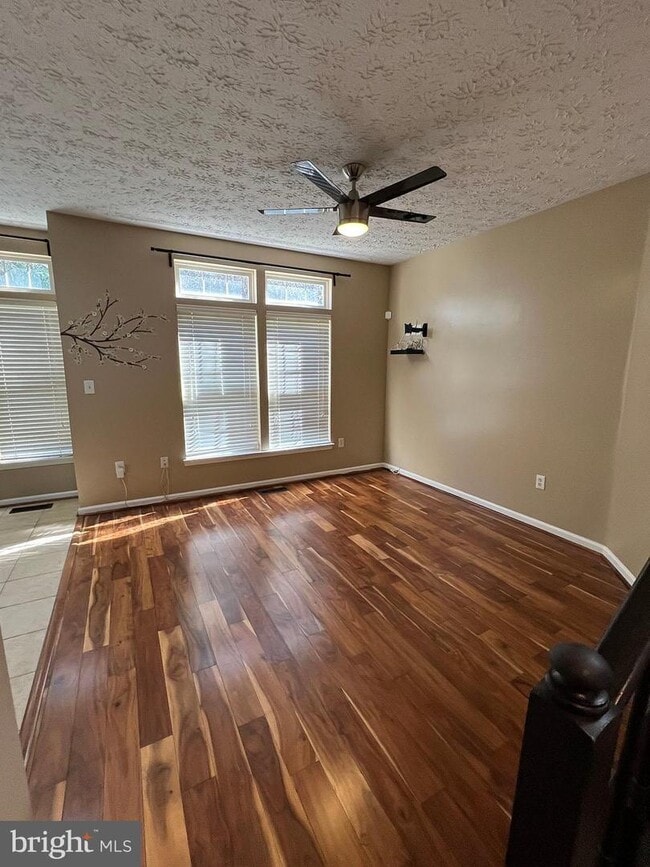Photo - 8334 Lyndhurst St