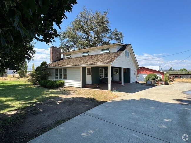 Building Photo - West Valley 3 bedroom country home with 3 ...