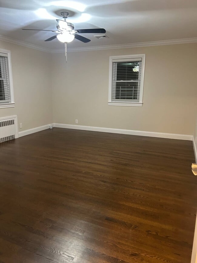 Photo - 260 Eastchester Rd