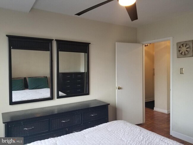 Building Photo - 1121 Arlington Blvd Unit 328 Rental