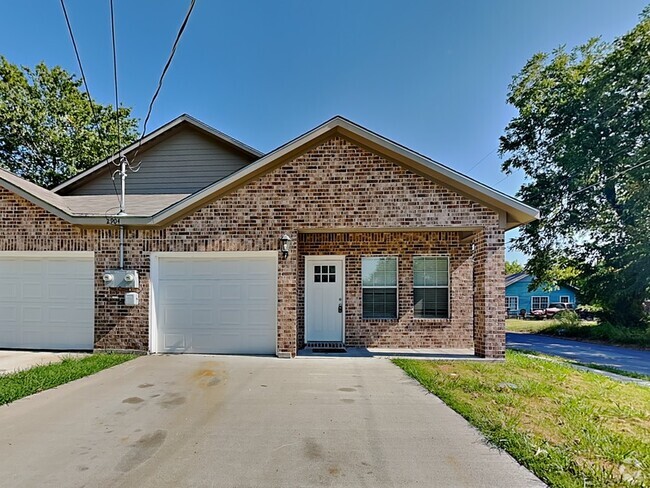 Building Photo - 2904 Bourland St Unit A Rental