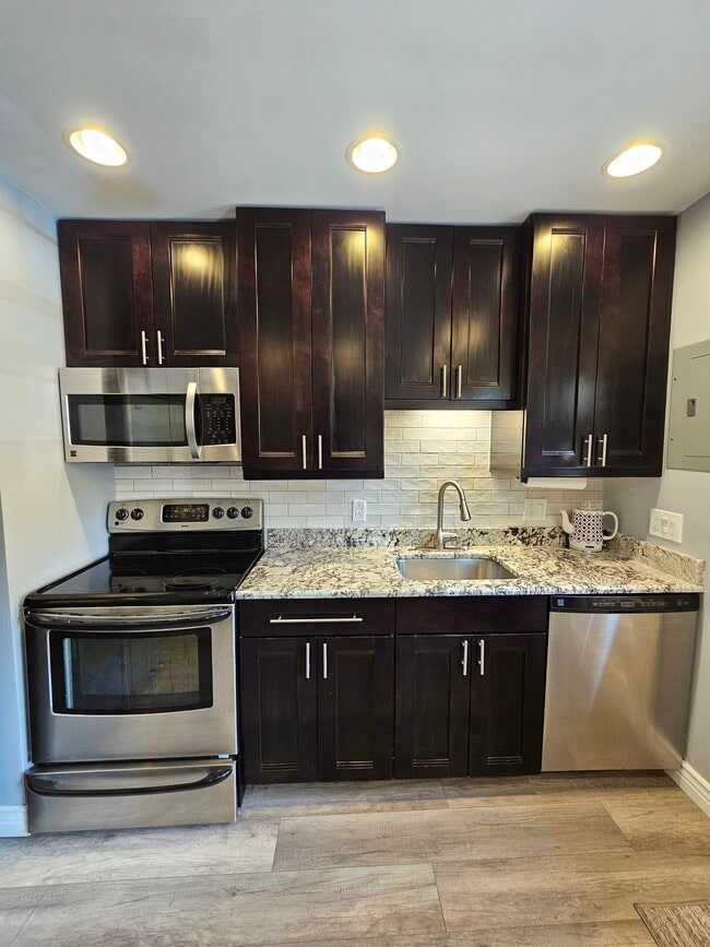 Building Photo - 4073 Spruce Way Unit 24
