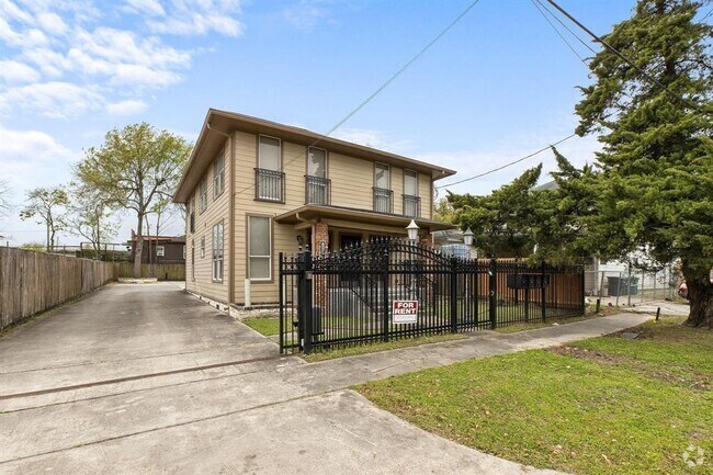Building Photo - 4306 Wilmer St Unit 4 Rental