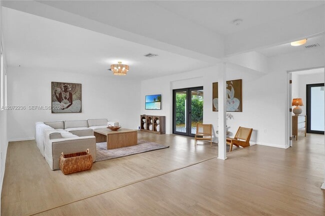 Photo - 125 NE 150th St