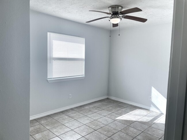 Photo - 1906 Finfeather Rd