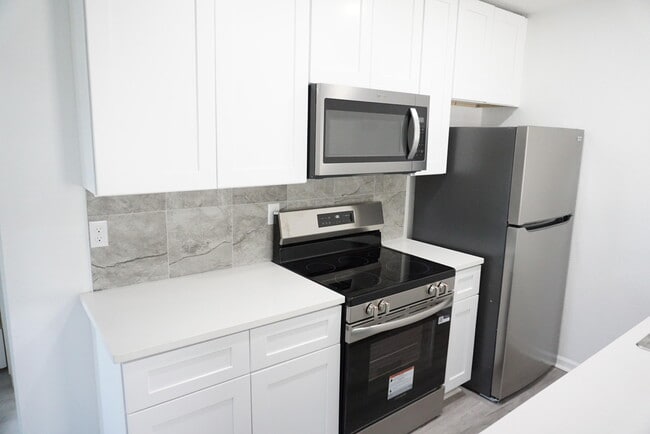 Photo - 1173 W 28th St