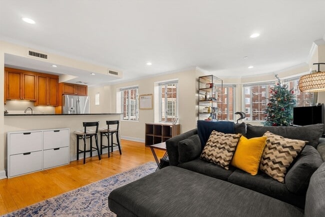 Building Photo - 20 Chapel St Unit A