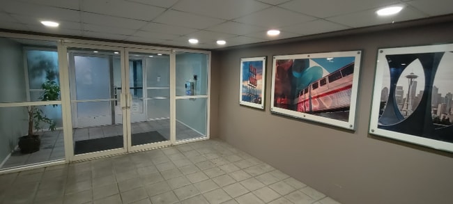 Photo - 530 Melrose Ave E Unit 403