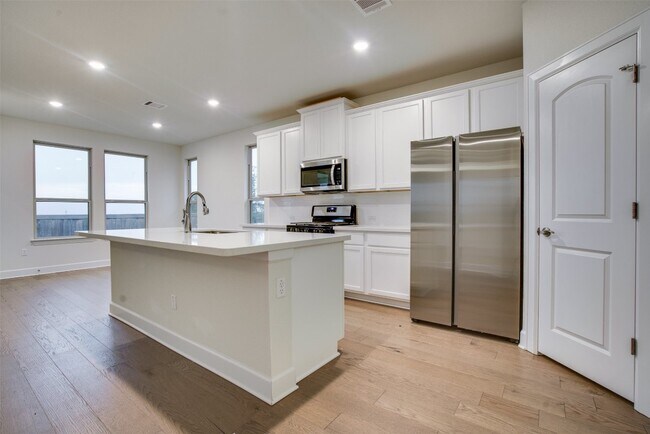 Photo - 8612 Cumbrae Ln