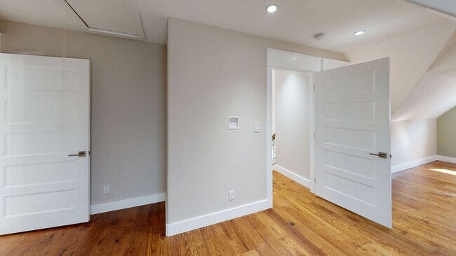 Photo - 215 16th St