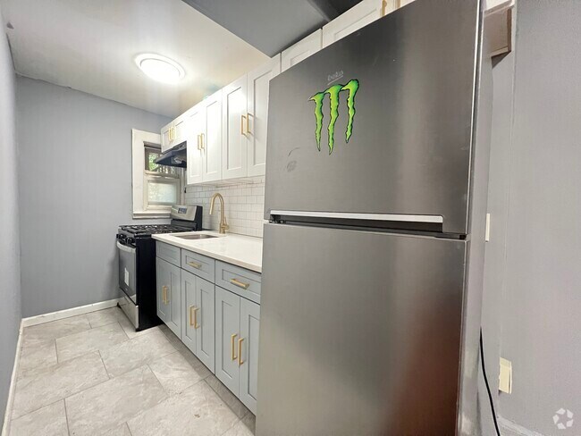 Building Photo - 300 Lyons Ave Unit 2 Rental
