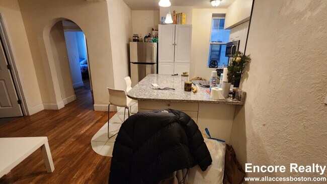 Photo - 2001 Commonwealth Ave Unit 5