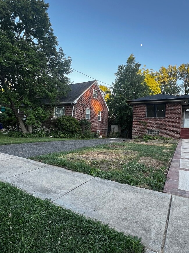 Photo - 2404 Darrow St